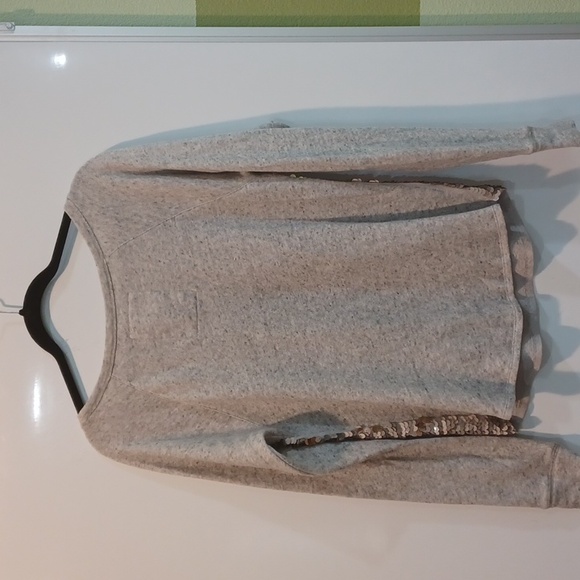 Love Express EUC heathered grey round nk sweatshirt w/lg fishscale sequin front - Picture 10 of 10